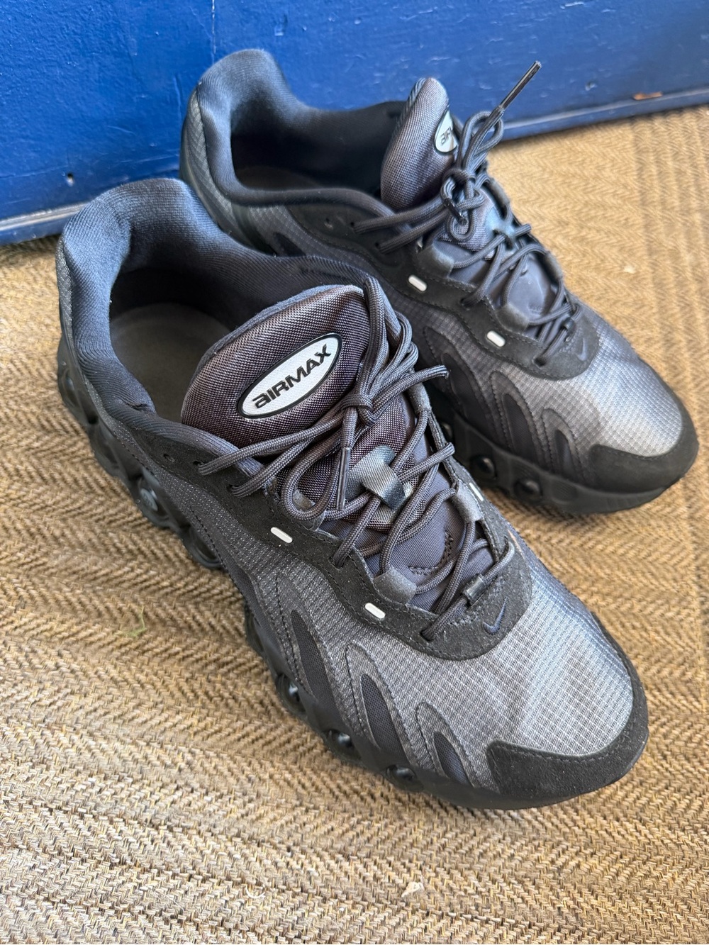 Nike Air Max Men's Black and Gray Athletic Sneakers